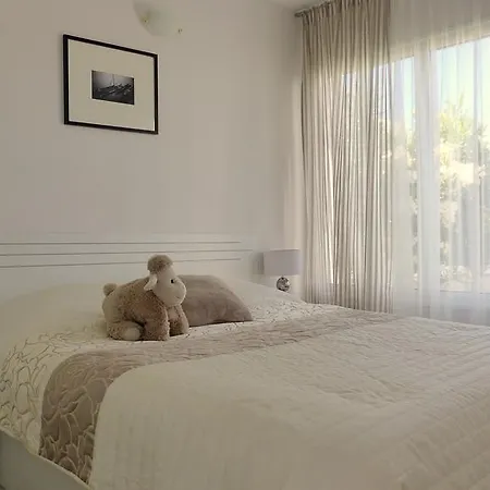 Island Village * 阿德耶