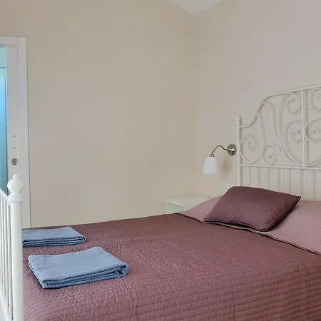 Island Village 阿德耶