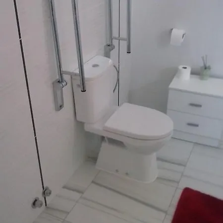 Island Village 阿德耶