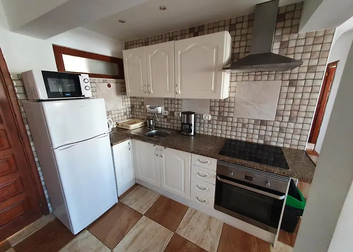 Island Village 阿德耶