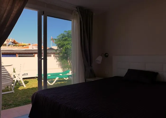 Island Village 阿德耶